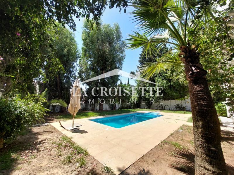 Villa S+6 avec piscine à Gammarth